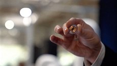 �ip od firmy Neuralink je velký jen 32 milimetr�. (28. srpna 2020)