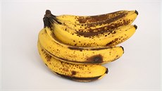 Banán pi zrání mní barvu a objevují se hndé skvrny, kterým se íká...