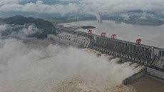 Čínská přehrada Tři soutěsky (srpen 2020)