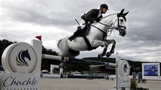 Sergej Motygin bhem parkurových závod v praské Velké Chuchli