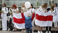 Protestovat proti Luka�enkovi se do minských ulic op�t vydaly desetitisíce...