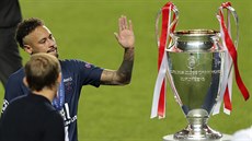 NKDY PÍT... Neymar z poraené Paíe jako by mával trofeji pro vítze Ligy...