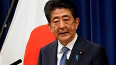 inzó Abe oznamuje svou rezignaci na postu japonského premiéra kvli zdravotním...