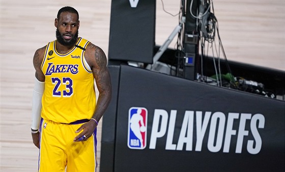 LeBron James z Los Angeles Lakers proel do druhého kola play off.