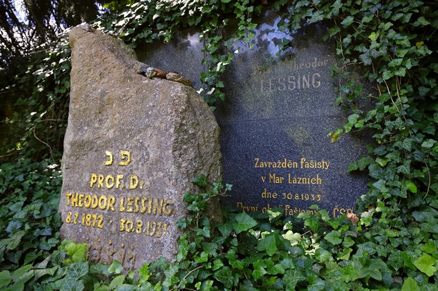 Hrob zavradného nmeckého filozofa Theodora Lessinga v Mariánských Lázních s...