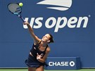Karolína Plíková podává v prvním kole US Open.