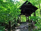 Krytý most z obce Krásnves penesený do zámeckého parku. Pochází z poátku...