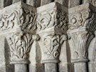 Románský portál kostela v Mín ukazuje vynikající práci stedovkých kameník.