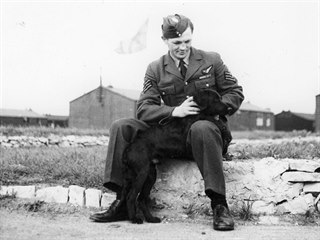 Vilém Jakš v uniformě RAF