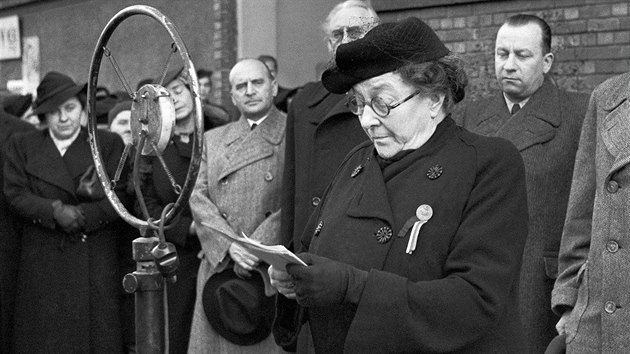Františka Plamínková, senátorka České strany národně sociální a organizátorka mezinárodního ženského hnutí (1937)