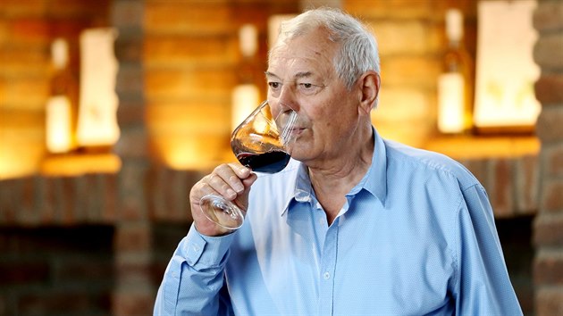 Antonín Šťastný pečuje o vinařství Château Valtice už přes půl století. Z někdejšího státního podniku vybudoval jedno z nejúspěšnějších vinařství v zemi.