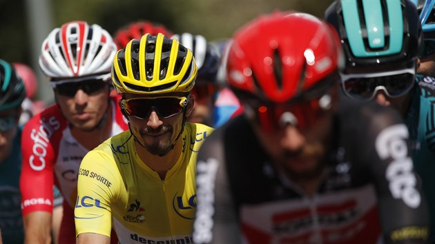 VE LUT. Francouz Julian Alaphilippe bhem tet etapy Tour de France.