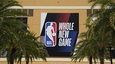 Logo NBA s heslem Whole New Game ve floridském Disney Worldu