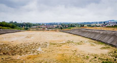 V míst budoucího kilometrového tunelu mezi Dobrovodskou a Ledenickou ulicí na...