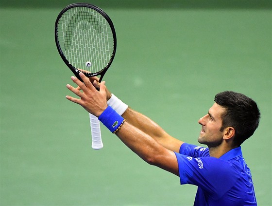 Srb Novak Djokovi slaví postup do druhého kola US Open.