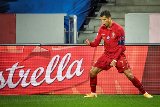 Cristiano Ronaldo v zápase Ligy národ mezi Portugalskem a védskem pekonal...