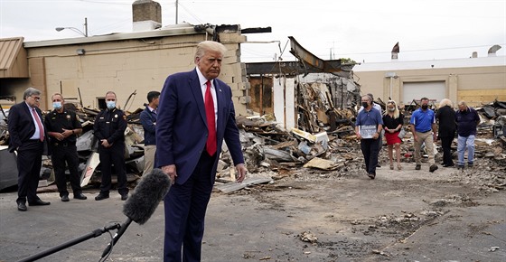 Americký prezident Donald Trump v úterý dorazil do msta Kenosha, kde probíhají...