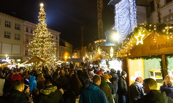 Olomoucké váno�ní trhy ka�doro�n� lákají davy lidí, na snímku zahájení t�ch...