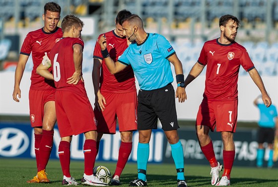 Rozhodí Ivajlo Stojanov upozoruje eské hráe do 21 let.