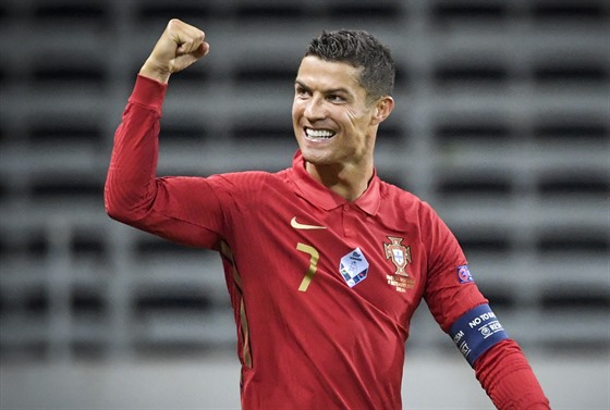 Cristiano Ronaldo z Portugalska slaví svj stý reprezentaní gól, dosáhl ho...