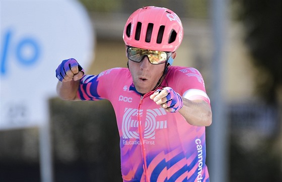 Michael Woods se raduje z výhry ve tetí etap Tirreno-Adriatico.