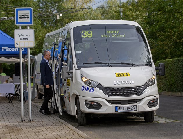 Krátký typ autobusu urený do patn prjezdných míst bude v Plzni nov...