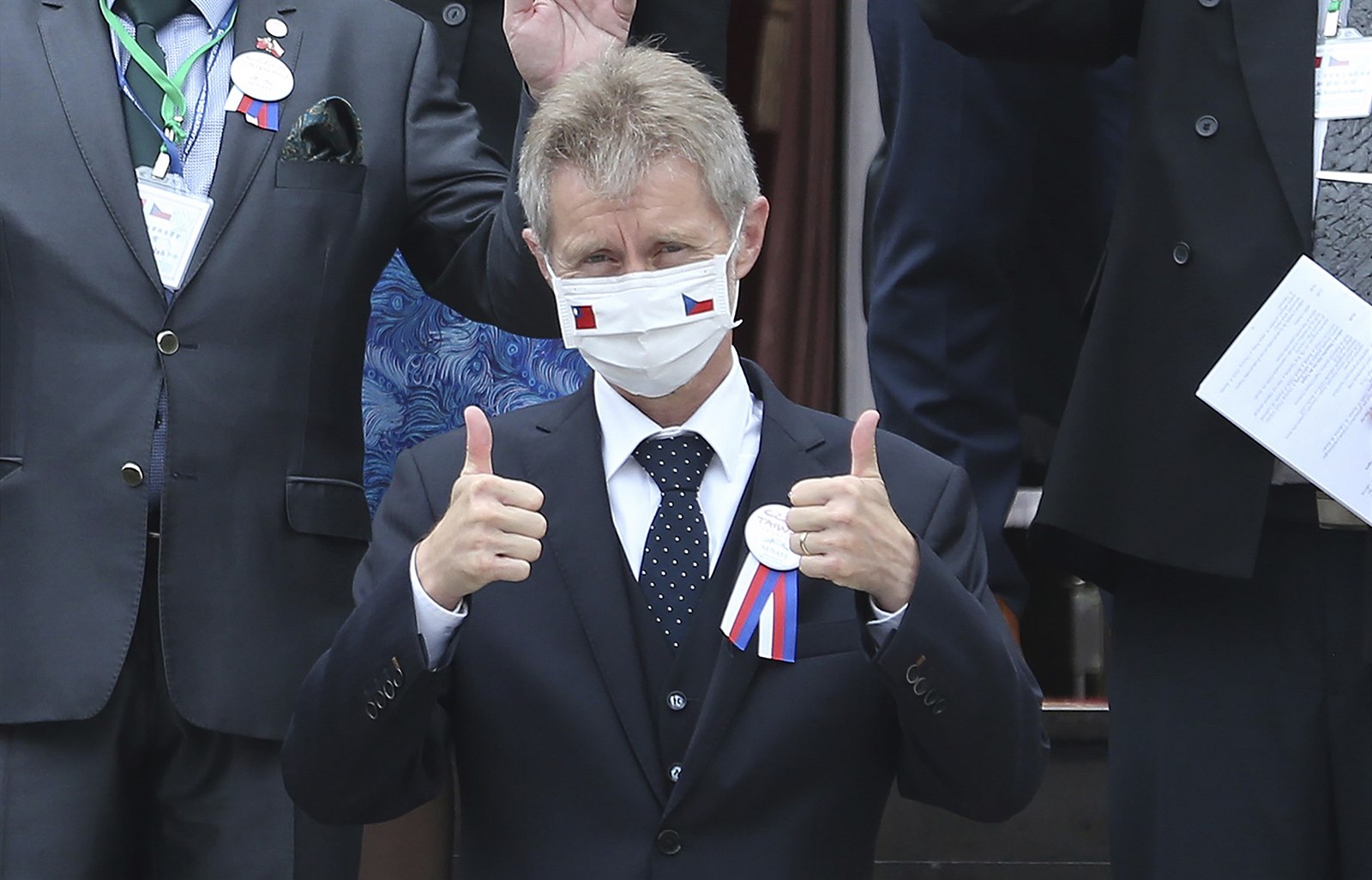 Umožněte Vystrčilovi cestu na Tchaj-wan vládním speciálem, vyzvala TOP 09 vládu