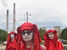 Ped elektrárnou Poerady protestovali v sobotu ekologití aktivisté. (5. záí...