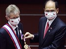 éf eského Senátu Milo Vystril pevzal v tchajwanském parlamentu medaili za...