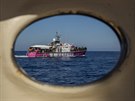 Záchranná lo Louise Michel nedaleko italského ostrova Lampedusa. (28. srpna...
