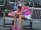 Zklamaná Petra Kvitová na lavice v areálu Flushing Meadows vstebává vyazení...