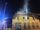 Hasi�i ve Vejprtech b�hem noci a r�na likvidovali po��ry t�� pr�zdn�ch budov ve...