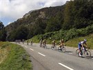 Momentka z 8. etapy cyklistické Tour de France, která zavedla peloton do...