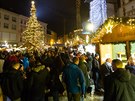 Olomoucké vánoní trhy kadoron lákají davy lidí, na snímku zahájení tch...