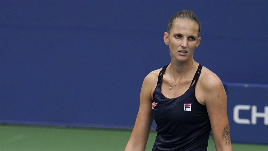 Karolína Plíková v zápase druhého kola na US Open nevypadá spokojen.