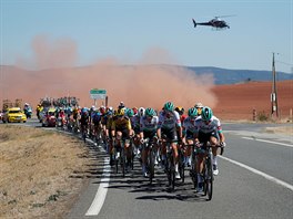 Bora-hansgrohe na ele pelotonu bhem 7. etapy Tour de France.