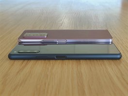 Samsung Galaxy Z Fold2 a Sony Xperia 10 II