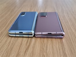Samsung Galaxy Z Fold 2 a původní Galaxy Fold