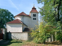 Bude�sk� rotunda stoj� na n�vr�� nad obc� Z�kolany. 