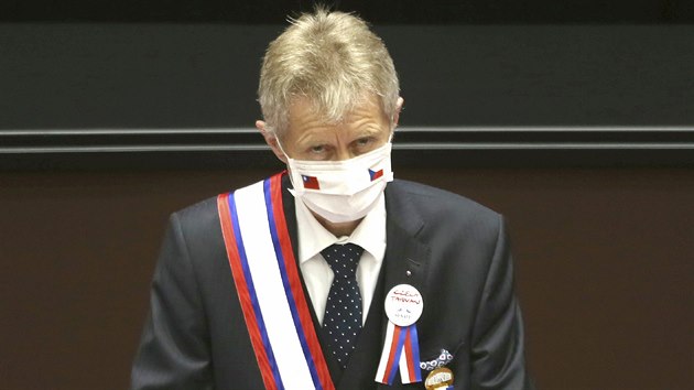 ��f �esk�ho Sen�tu Milo� Vystr�il hovo�� na p�d� tchajwansk�ho parlamentu. (1. z��� 2020)