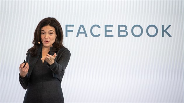 Provozní editelka Facebooku Sheryl Sandberg oznamuje sputní Facebook Jobs