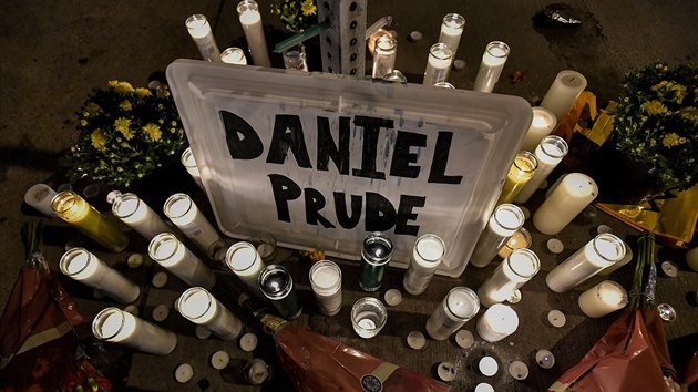 V americkm Rochesteru uctvaj pamtku zabitho ernocha Daniela Prudea. (2. z 2020)