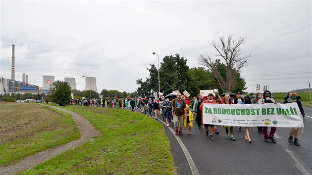 Ped elektrrnou Poerady protestovali v sobotu ekologit aktivist. (5. z 2020)