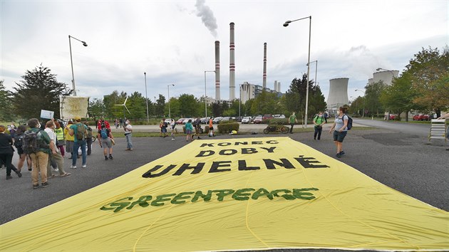 Ped elektrrnou Poerady protestovali v sobotu ekologit aktivist. (5. z 2020)