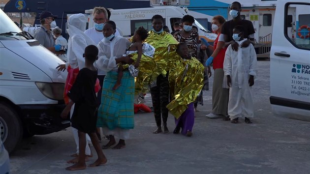 Migranti na italskm ostrov Lampedusa. (29. srpna 2020)