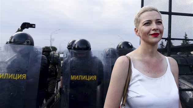 lenka veden opozin koordinan rady Maryja Kalesnikavov na demonstraci v Minsku (30. srpna 2020)