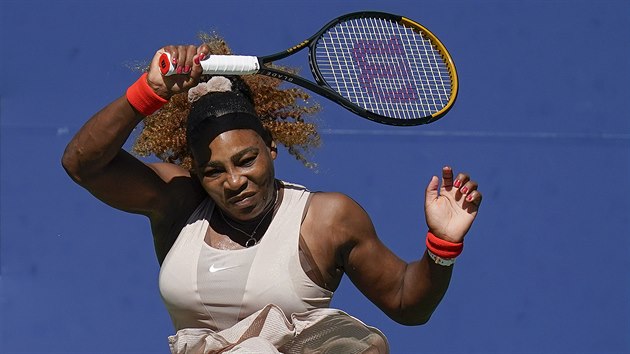 Amerianka Serena Williamsov returnuje v osmifinle US Open.