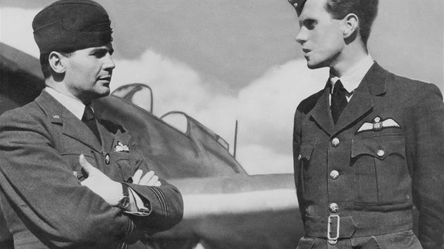 První velitelé 312. československé stíhací perutě RAF, vlevo Ján Ambruš a vpravo Frank Tyson