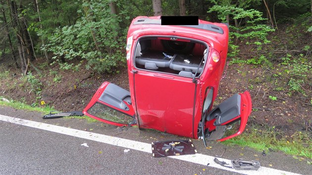 Auto skonilo doslova zapchnut v pkopu.