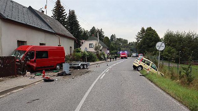 V Broumovsk ulici v Nchod bouralo osobn auto a dodvka (7. 9. 2020).